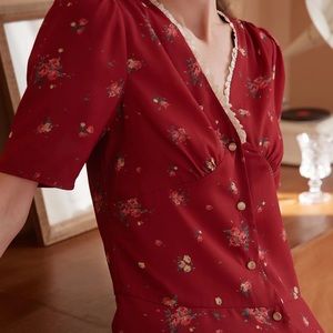 NWT Simple Retro fitted Blouse—Lovely details!